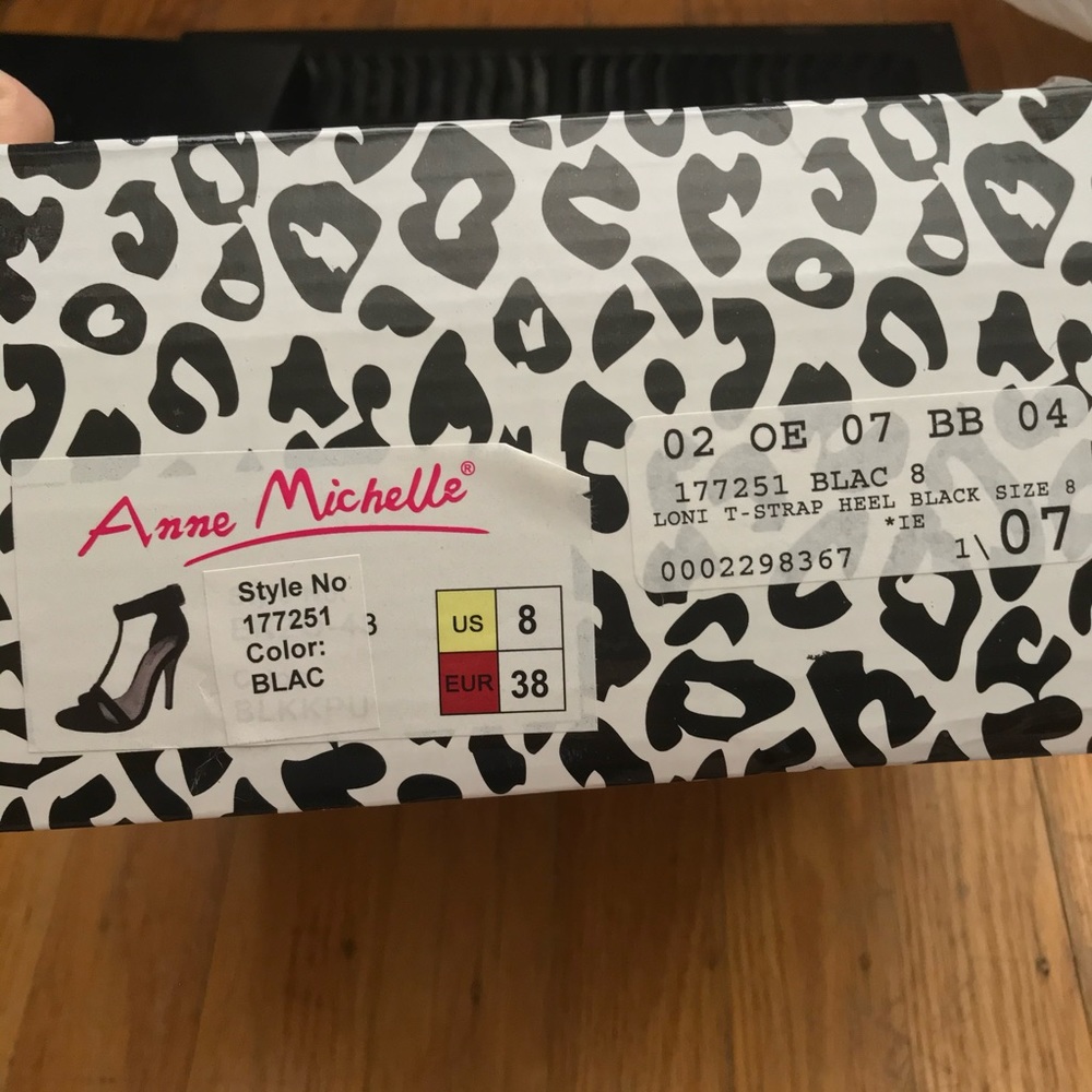 Shoes - Picture 11 of 11